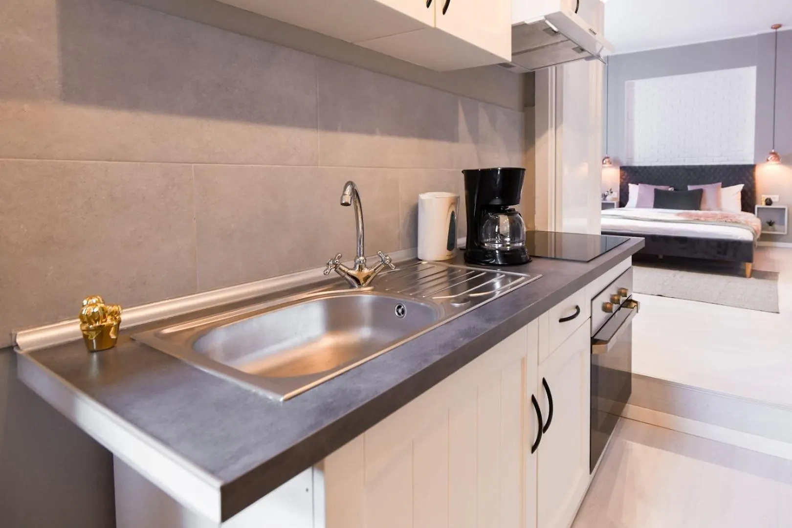 Piata Romana Modern Studio Bucharest 0*,